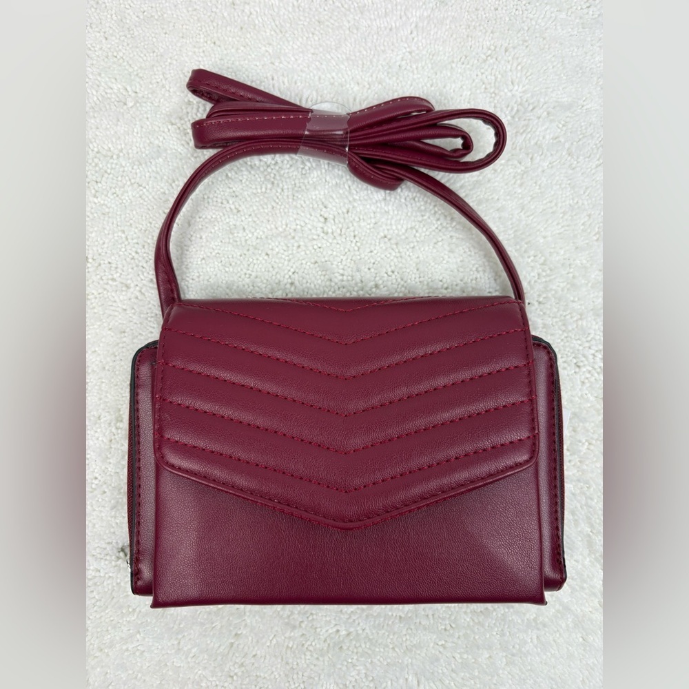 NWT Kohl’s Burgundy Quilted Faux Leather Crossbody Adjustable Strap